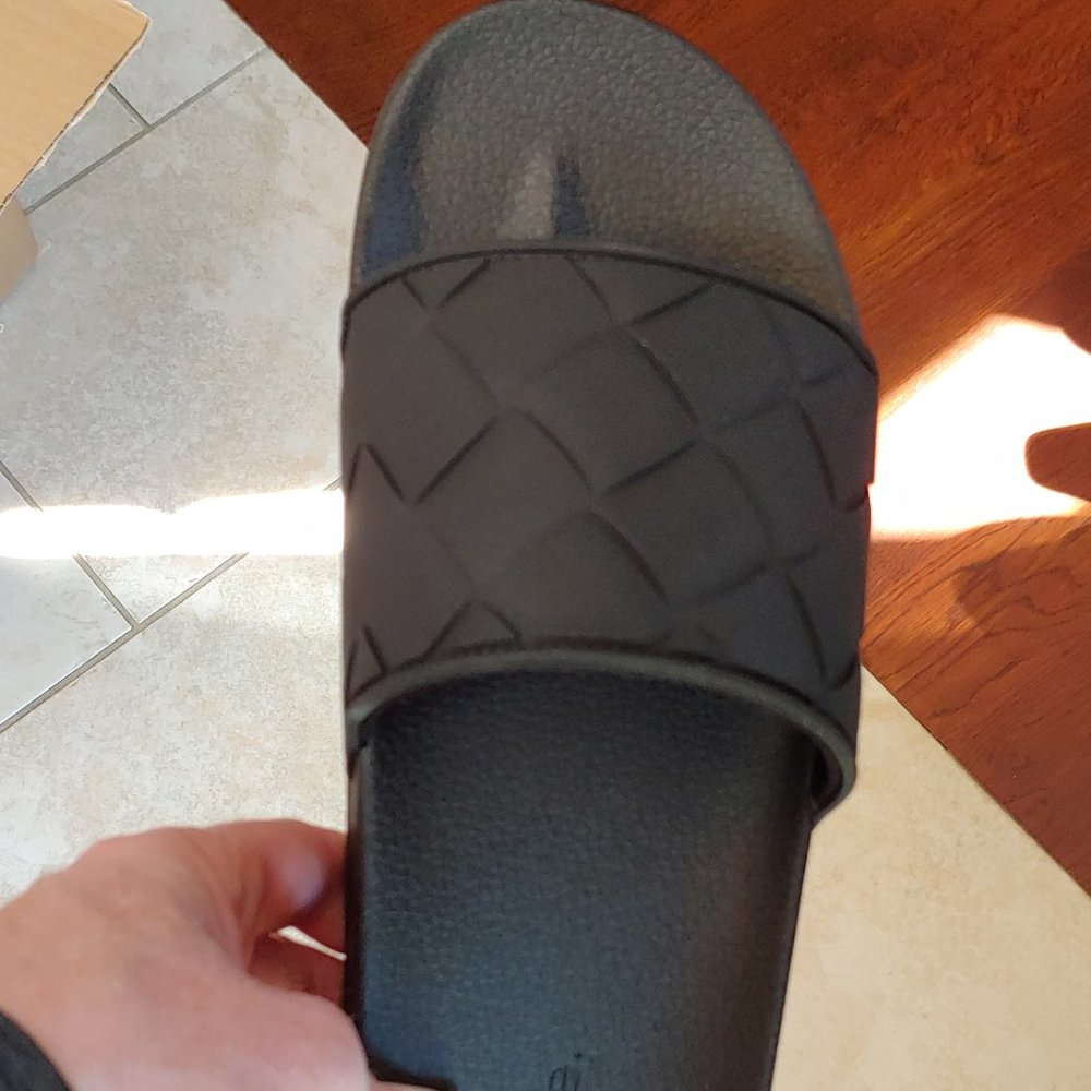 W-9; M-7 Vince Watley Woven Slide Sandals In Black - Picture 7 of 15